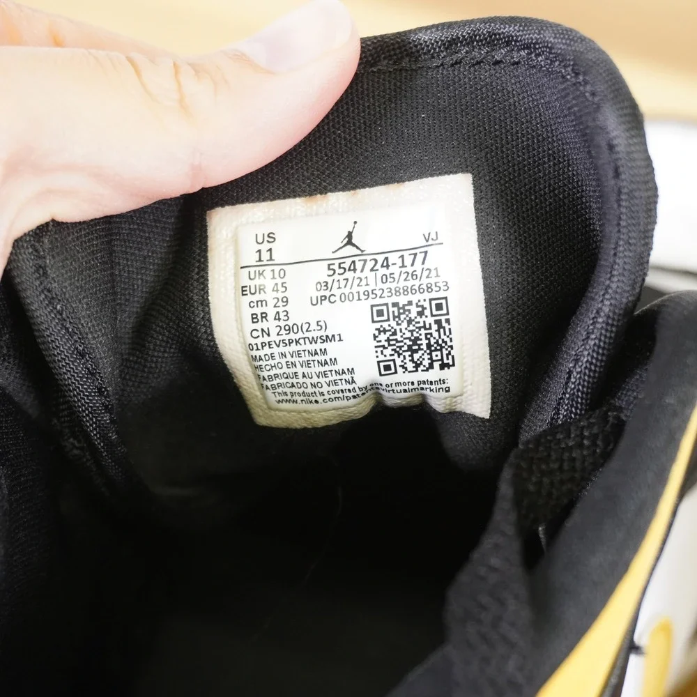 Nike Air Jordan 1 Mid Mens 11 University Gold Black White Sneakers 554724-177